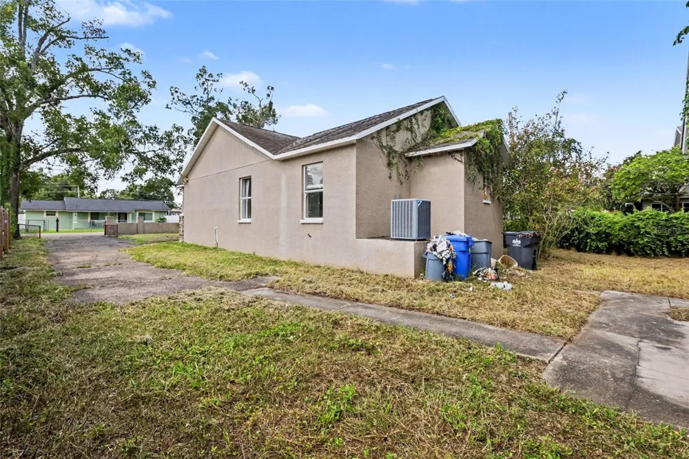 2603 W HENRY AVENUE Tampa, FL 33614