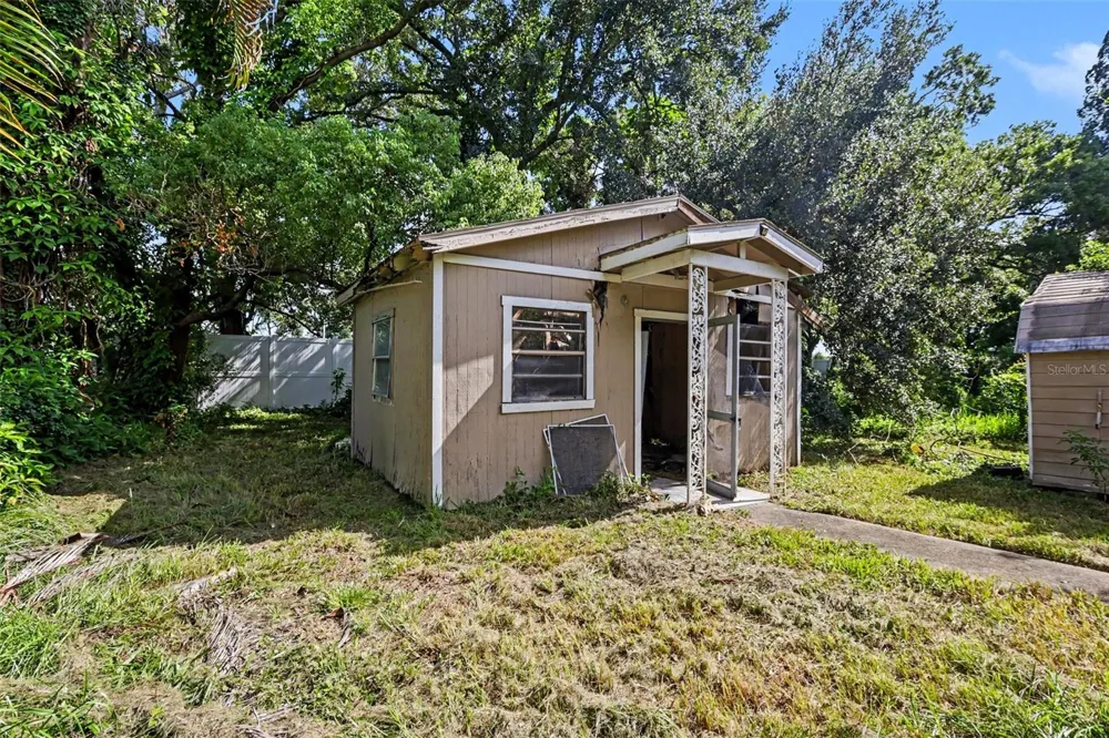 2603 W HENRY AVENUE Tampa, FL 33614