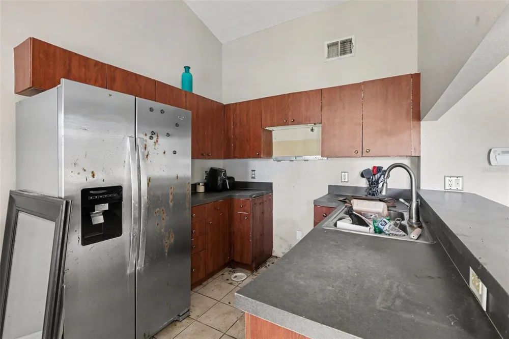 2603 W HENRY AVENUE Tampa, FL 33614