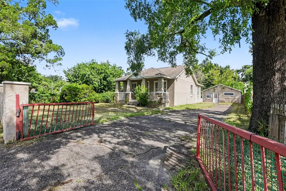2603 W HENRY AVENUE Tampa, FL 33614