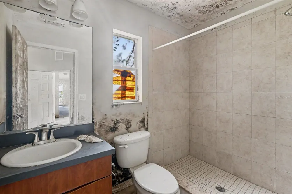 2603 W HENRY AVENUE Tampa, FL 33614