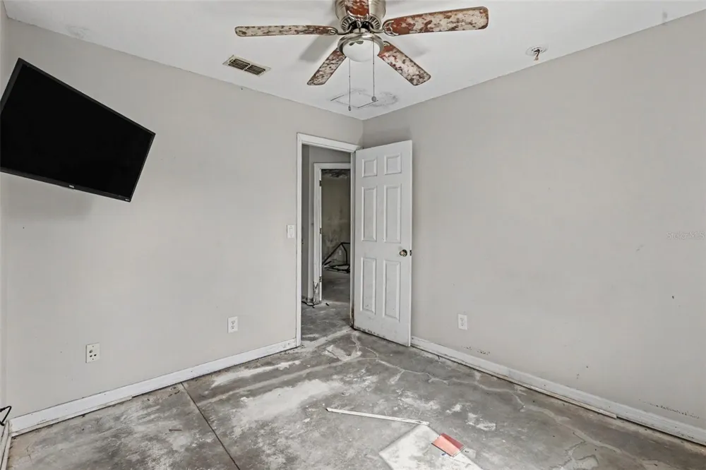 2603 W HENRY AVENUE Tampa, FL 33614