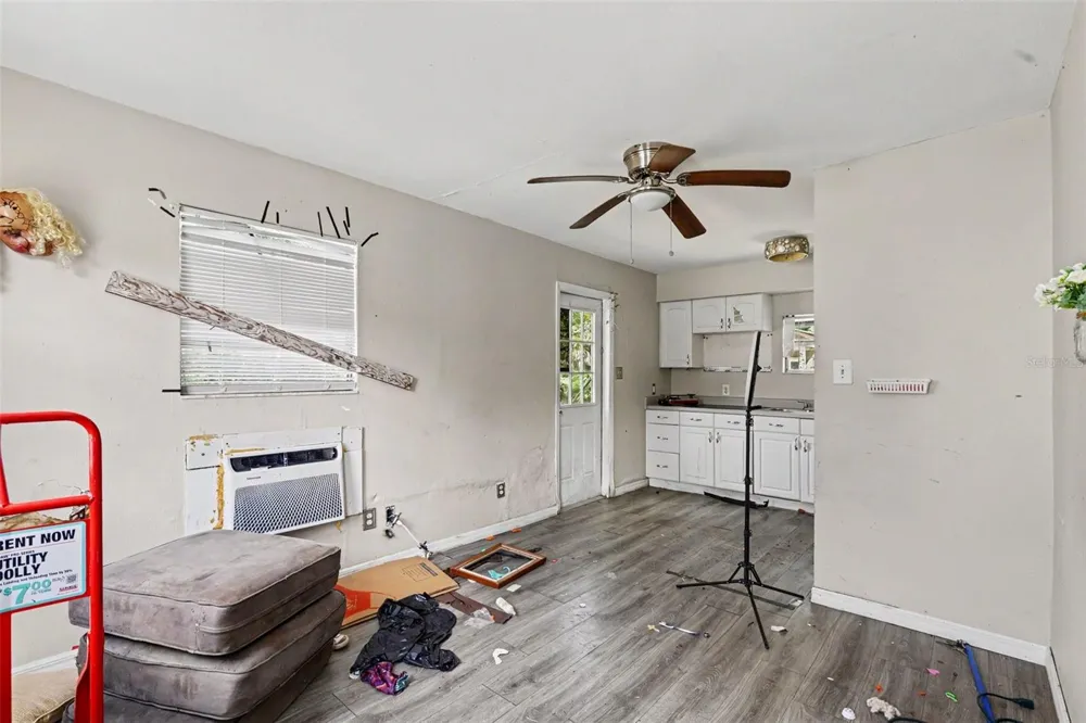 2603 W HENRY AVENUE Tampa, FL 33614