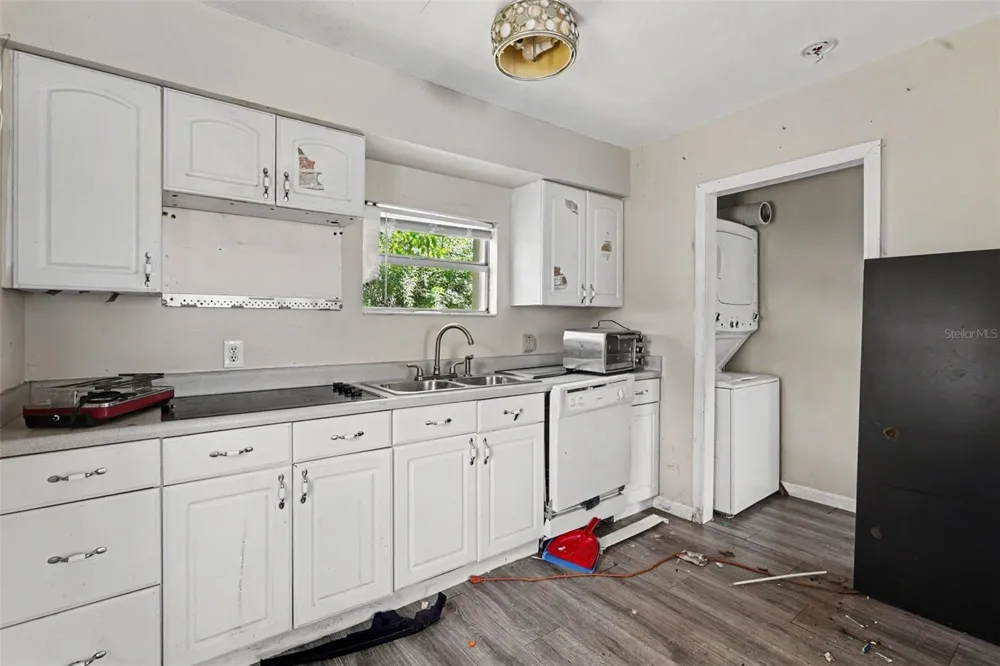 2603 W HENRY AVENUE Tampa, FL 33614