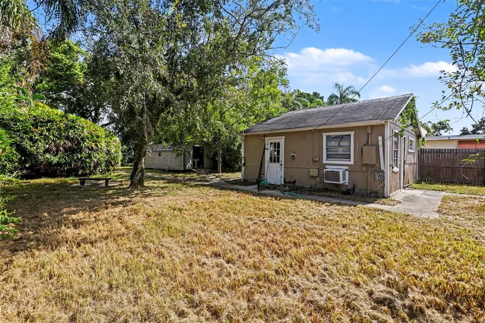 2603 W HENRY AVENUE Tampa, FL 33614