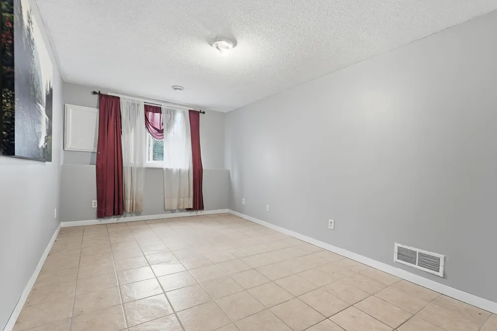 207 Shawnee Trail Shakopee, MN 55379