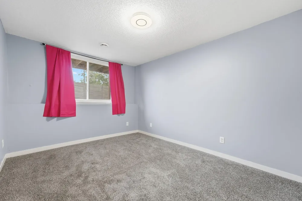 207 Shawnee Trail Shakopee, MN 55379