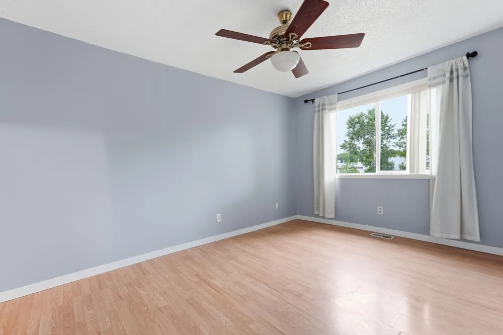 207 Shawnee Trail Shakopee, MN 55379