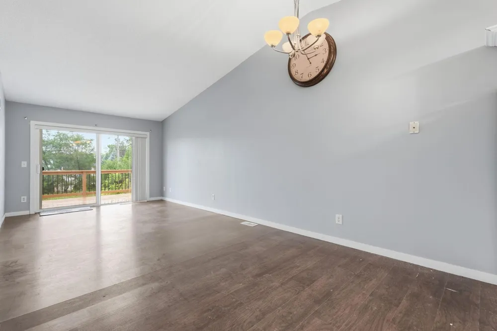 207 Shawnee Trail Shakopee, MN 55379