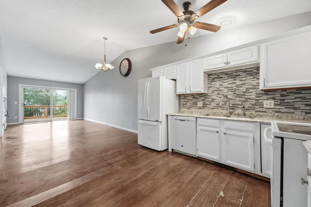 207 Shawnee Trail Shakopee, MN 55379