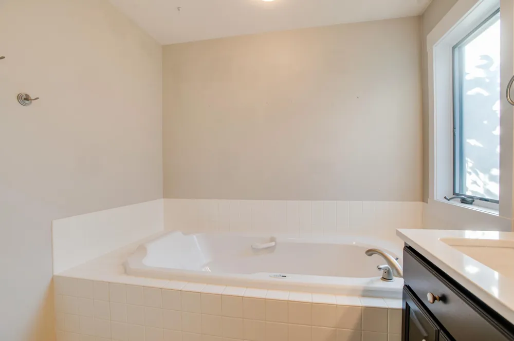 431 Clearview Court Moorhead, MN 56560