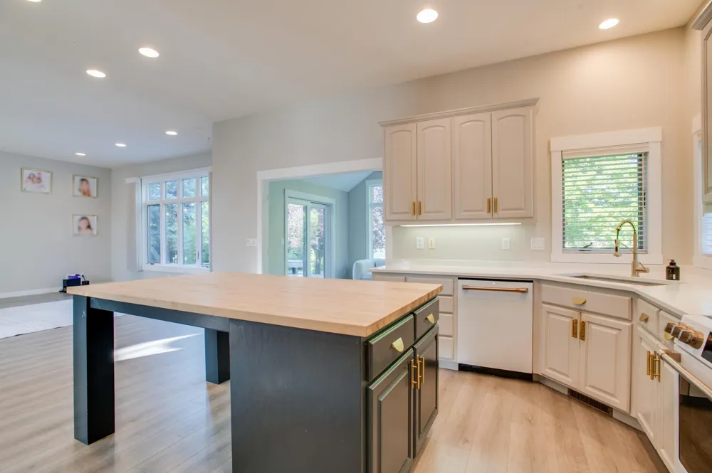431 Clearview Court Moorhead, MN 56560