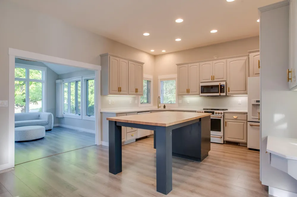 431 Clearview Court Moorhead, MN 56560