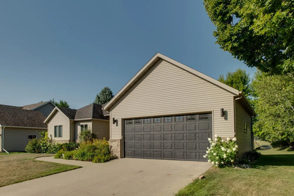 431 Clearview Court Moorhead, MN 56560