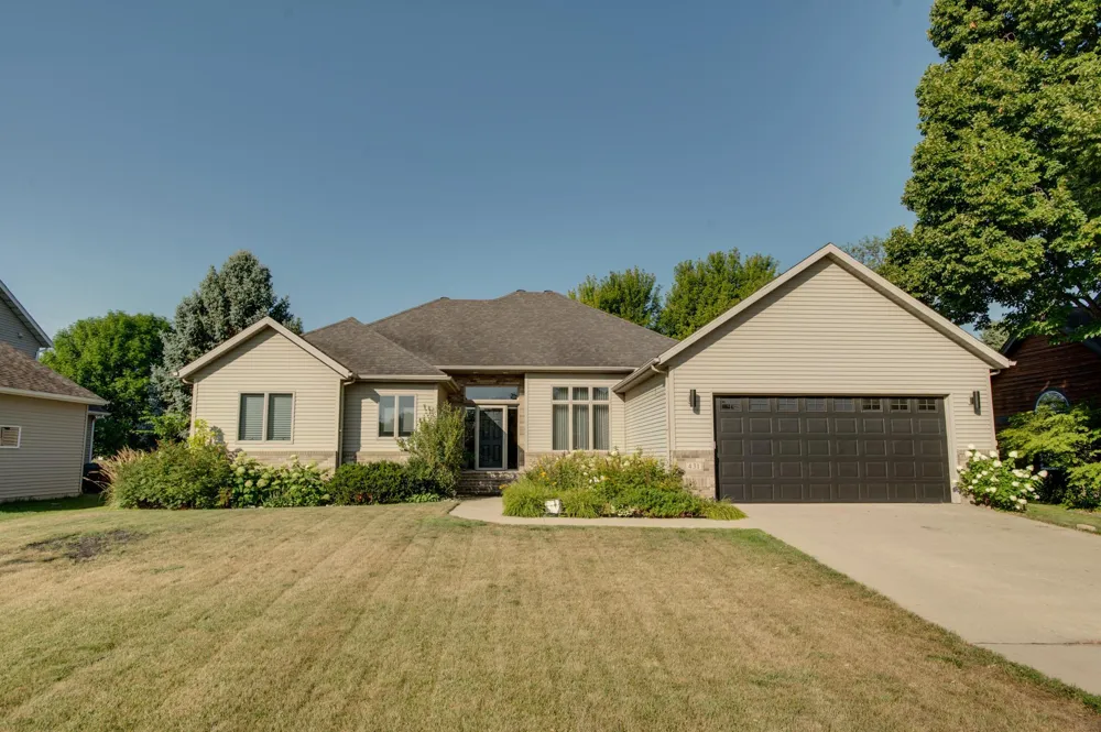 431 Clearview Court Moorhead, MN 56560