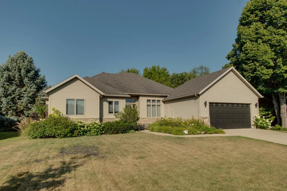431 Clearview Court Moorhead, MN 56560
