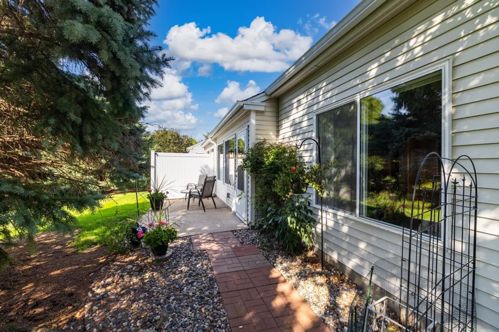7490 Hinton Park Avenue S Cottage Grove, MN 55016