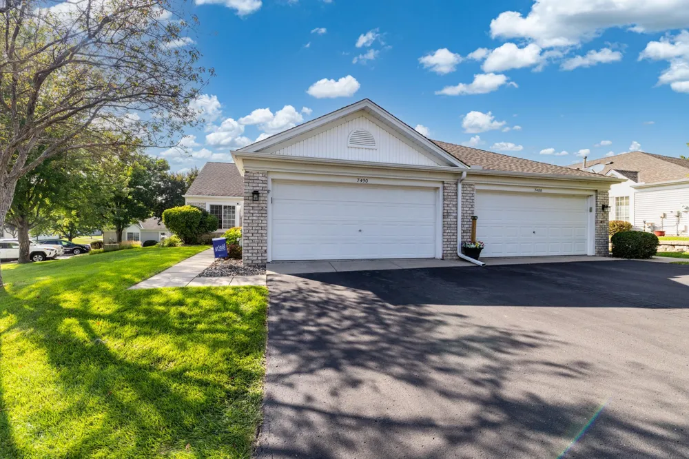 7490 Hinton Park Avenue S Cottage Grove, MN 55016