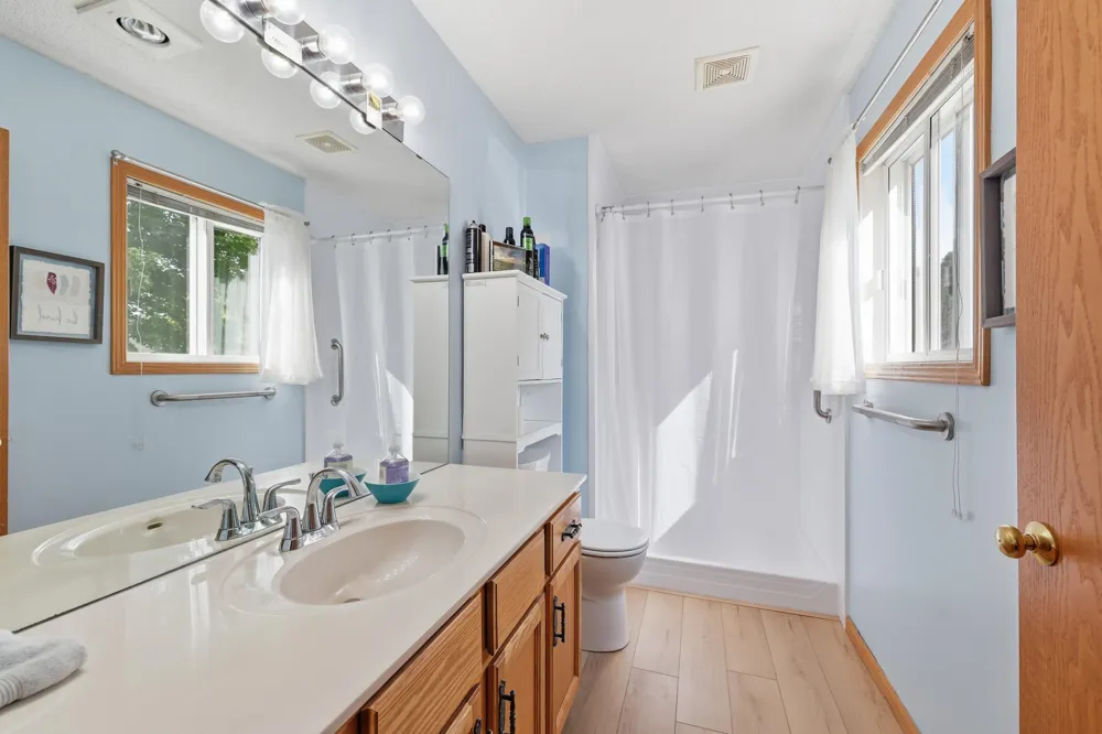 7490 Hinton Park Avenue S Cottage Grove, MN 55016
