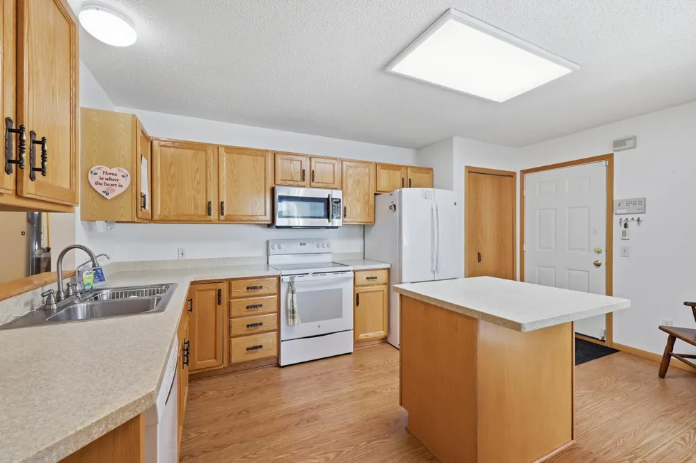 7490 Hinton Park Avenue S Cottage Grove, MN 55016