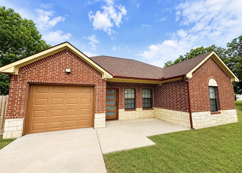 703 Perry Avenue Waxahachie, TX 75165