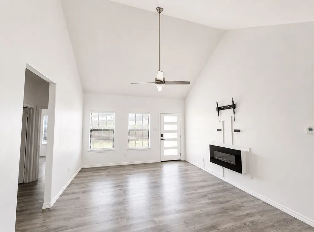 703 Perry Avenue Waxahachie, TX 75165