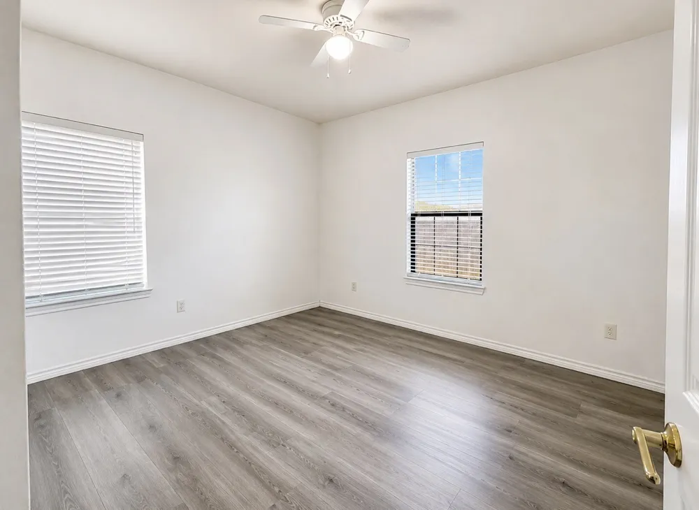 703 Perry Avenue Waxahachie, TX 75165