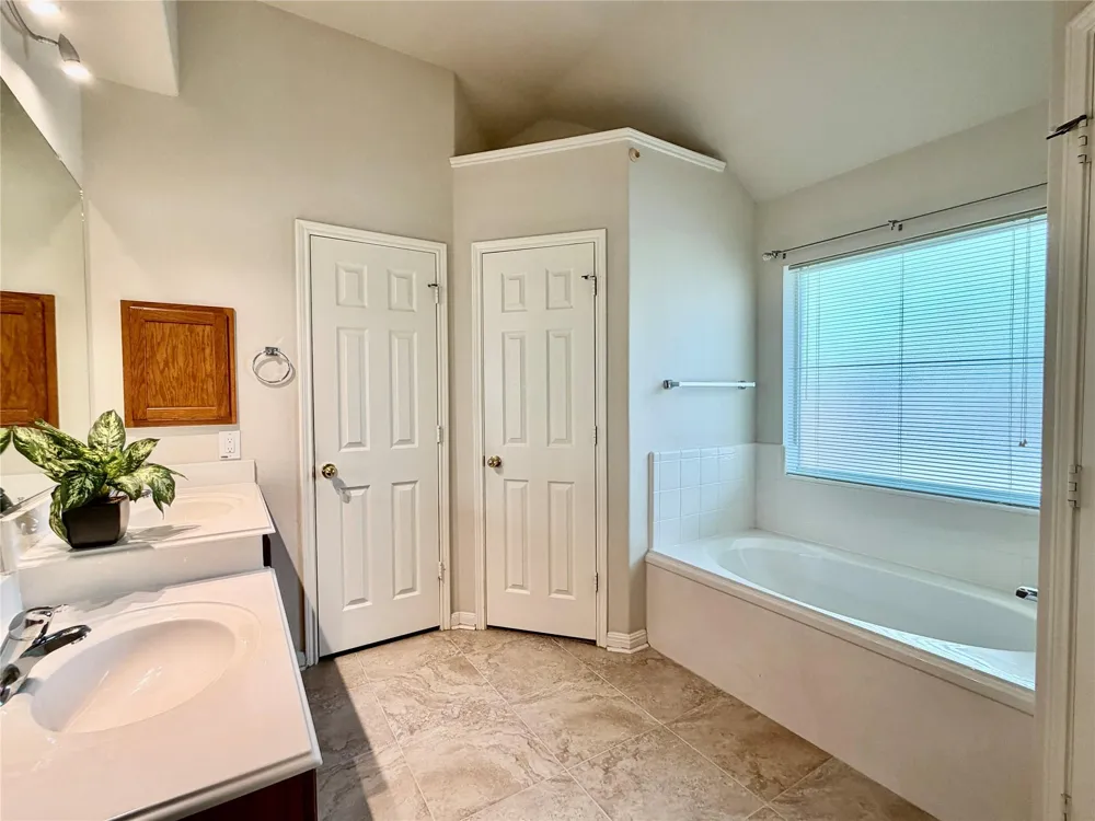 10004 Chestnut Creek Way Pearland, TX 77584