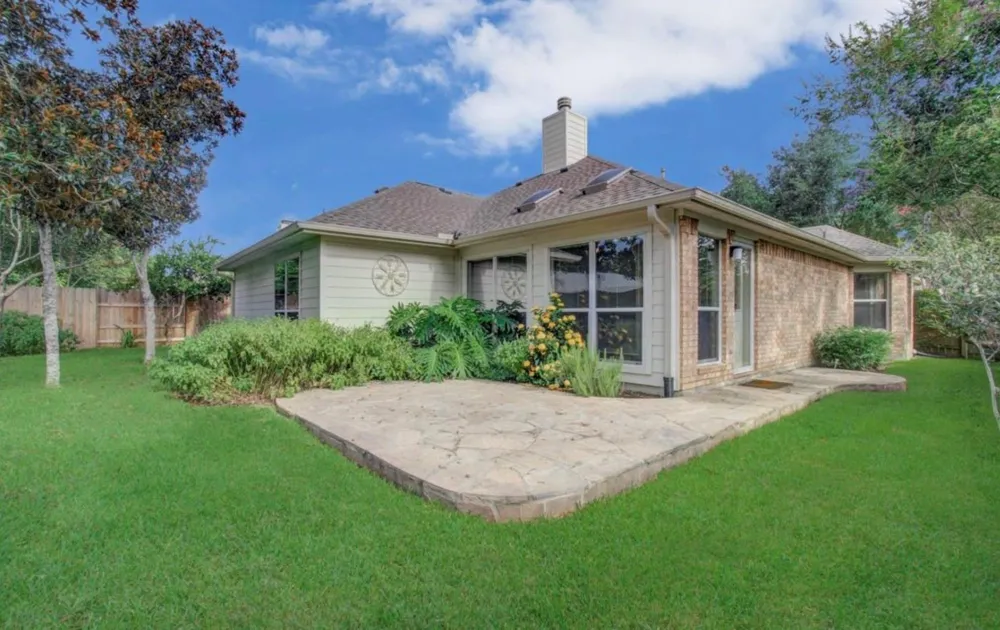 10004 Chestnut Creek Way Pearland, TX 77584
