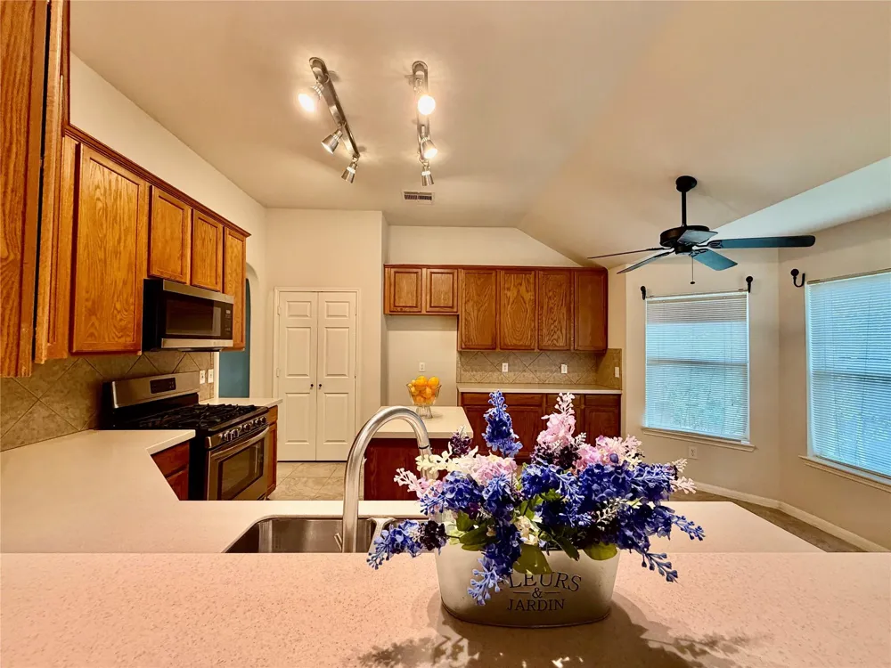 10004 Chestnut Creek Way Pearland, TX 77584