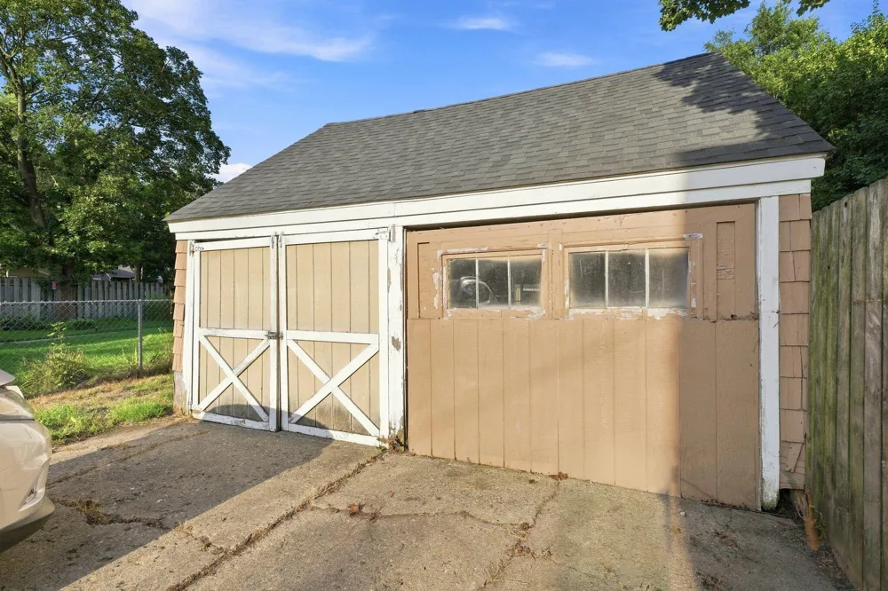 136 E Ave Battle Creek, MI 49017