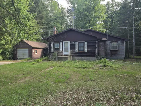 306 Indian Lakes Road NW