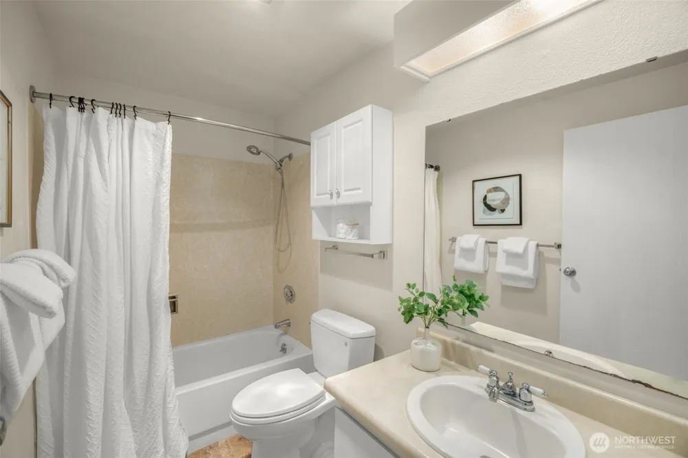 204 Mountain Park Boulevard SW #C302 Issaquah, WA 98027