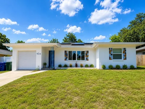 934 HILLWOOD DR