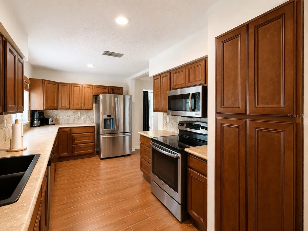 934 HILLWOOD DR Dunedin, FL 34698