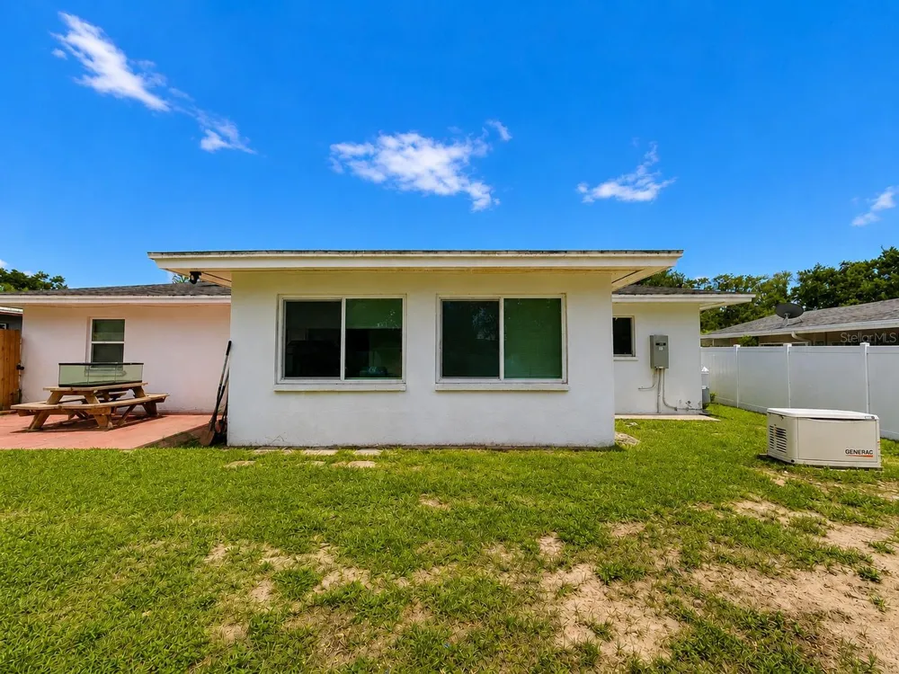934 HILLWOOD DR Dunedin, FL 34698