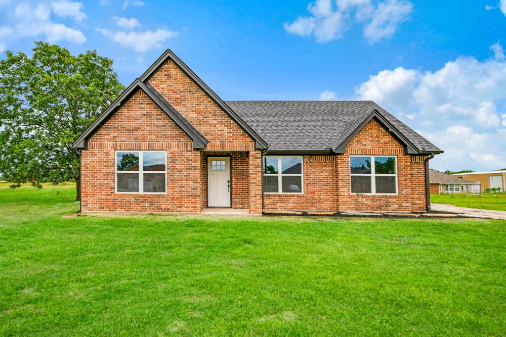 19 PRIVATE ROAD 35995 Powderly, TX 75473