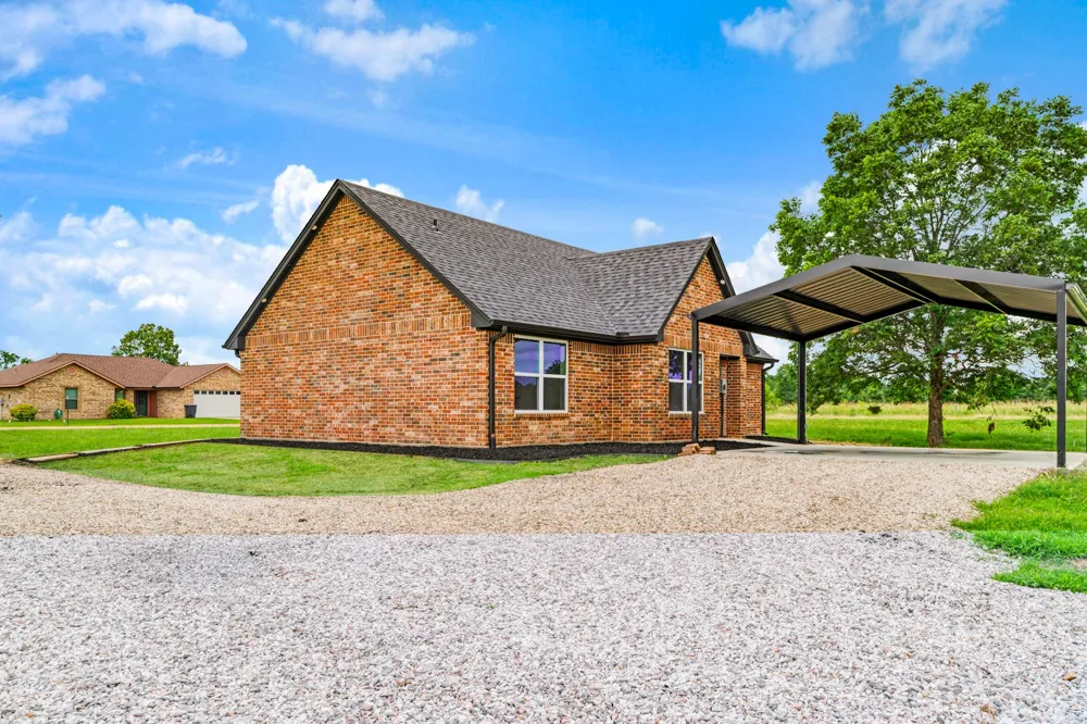 19 PRIVATE ROAD 35995 Powderly, TX 75473