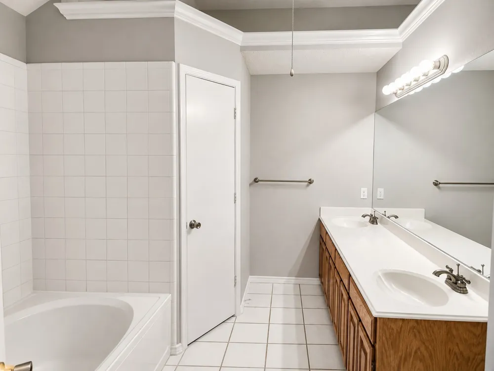 617 Pleasant Valley Drive Burleson, TX 76028