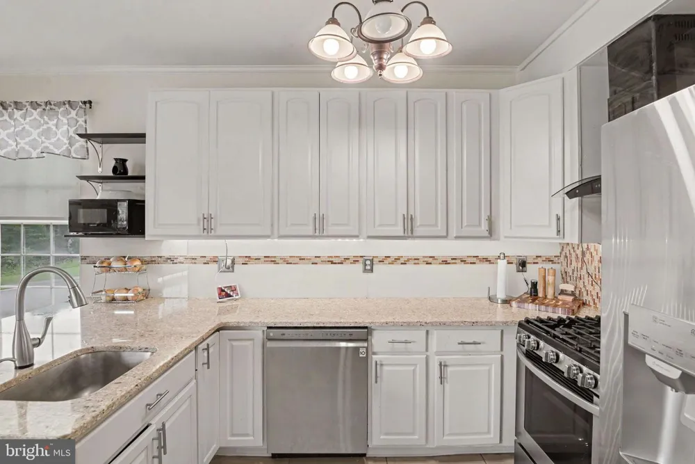 73 TAILOR LANE Sicklerville, NJ 08081
