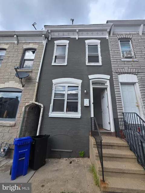 1121 DOUGLASS STREET