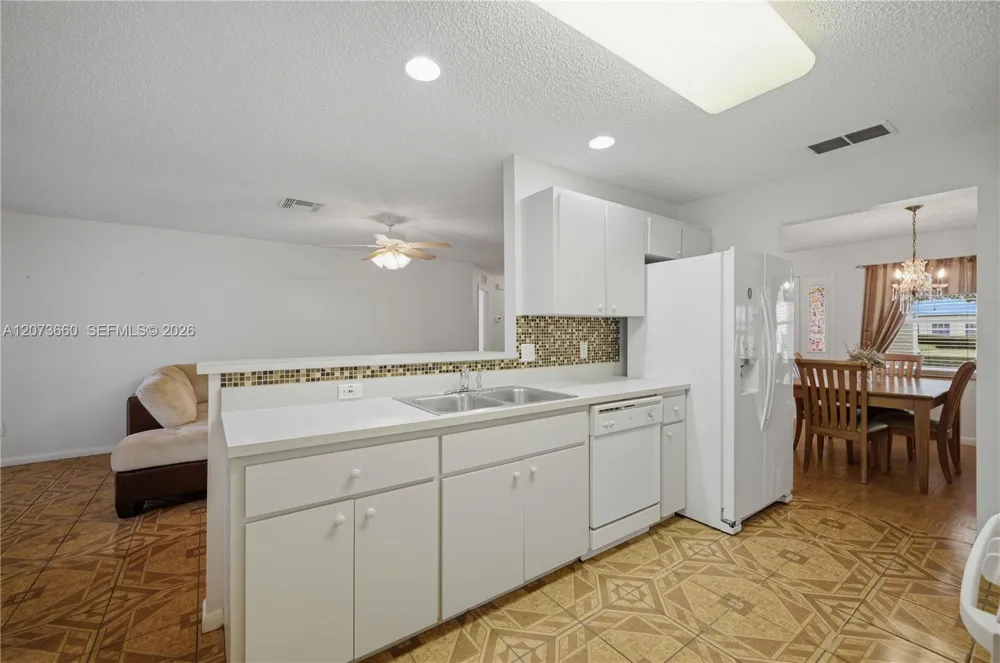9649 SW 93 Loop ocala, FL 34481
