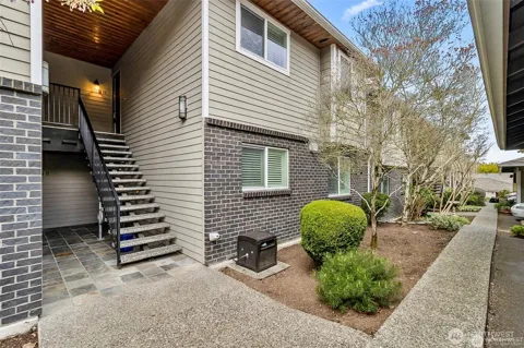 629 Kirkland Way #B11