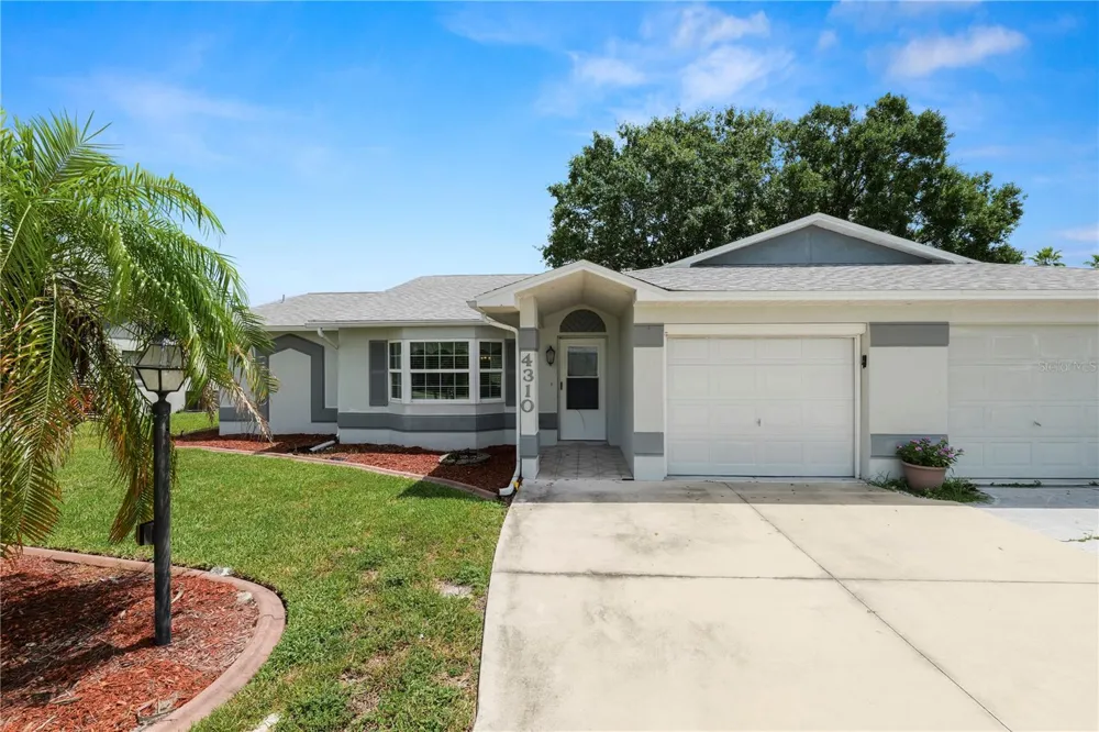 4310 VANTAGE CIRCLE Sebring, FL 33872