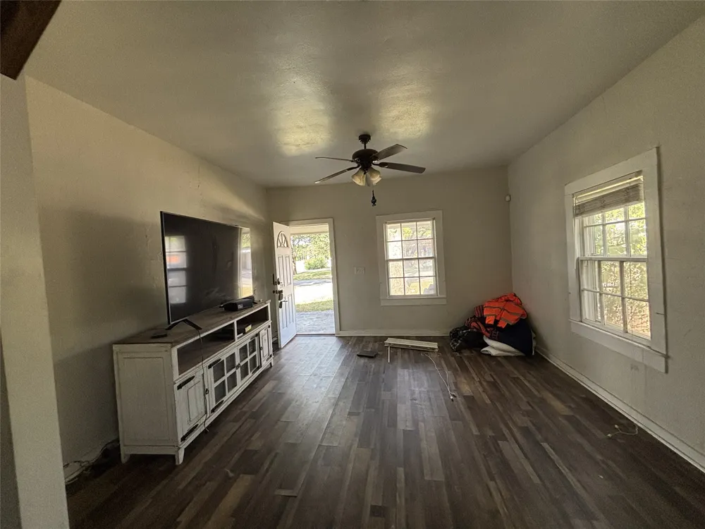 107 College Street Joshua, TX 76058