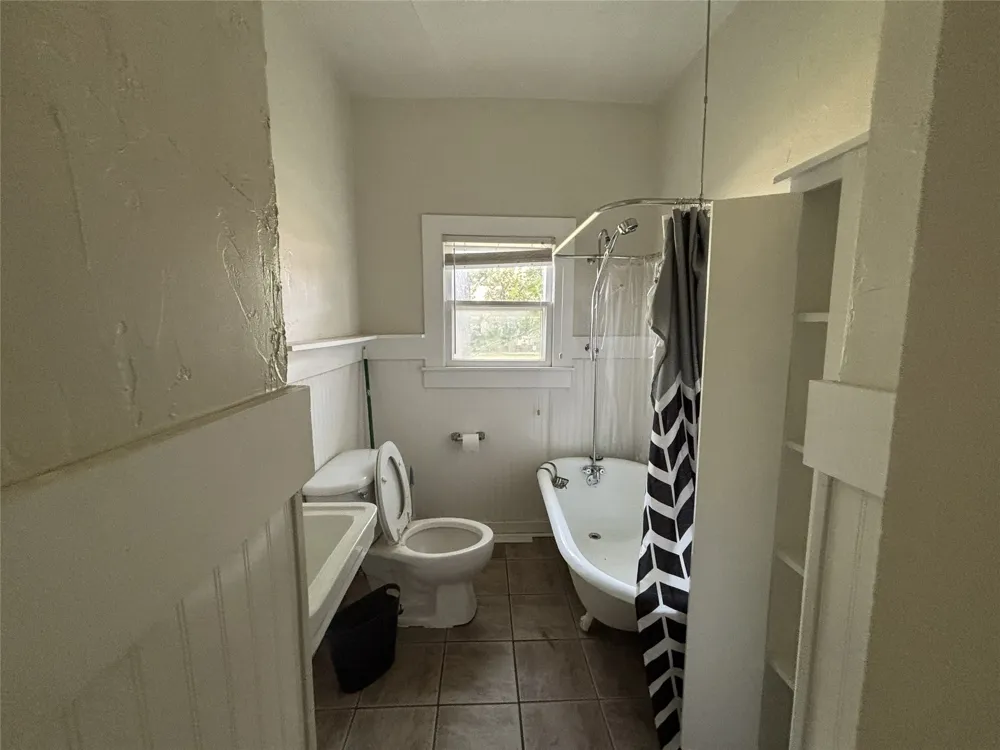 107 College Street Joshua, TX 76058