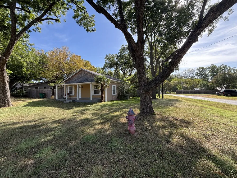 107 College Street Joshua, TX 76058