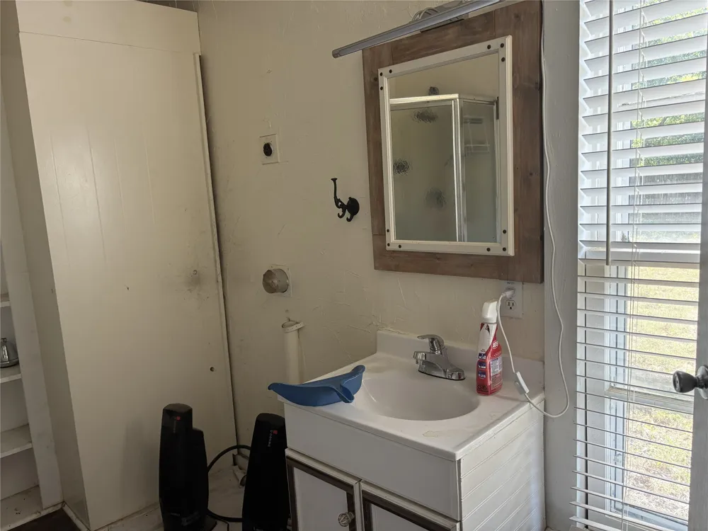 107 College Street Joshua, TX 76058