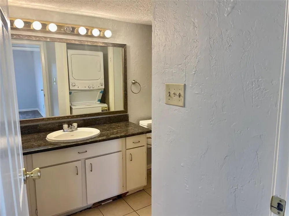 3025 Walnut Bend Lane #38 Houston, TX 77042