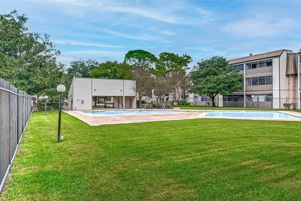 3025 Walnut Bend Lane #38 Houston, TX 77042